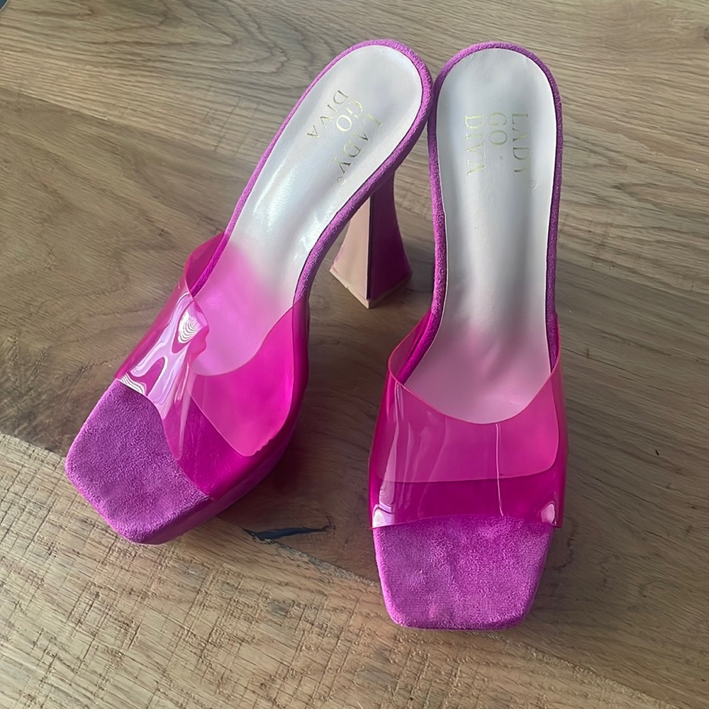 LADY GO DIVA SIZE 8 platform heels